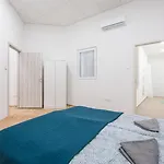 Hg Apartments