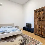 Hg Apartments