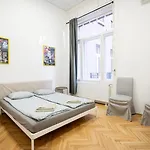 Hg Apartments